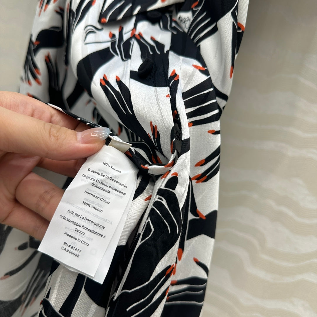 DVF WHITE AND BLACK PRINTED SILK SHIRT DRESS
