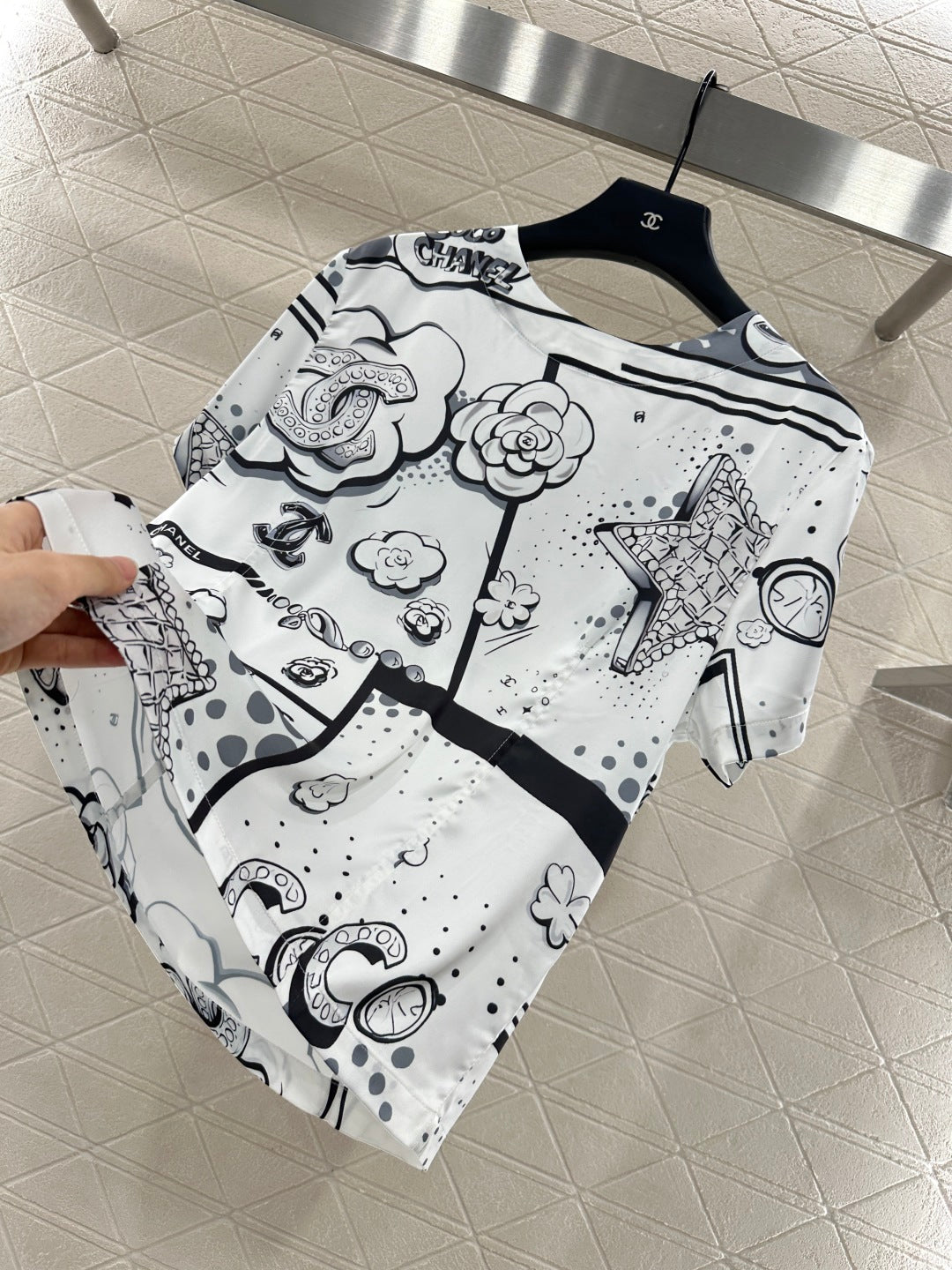 CHANEL 25S SHORT-SLEEVE T-SHIRT STYLE 119