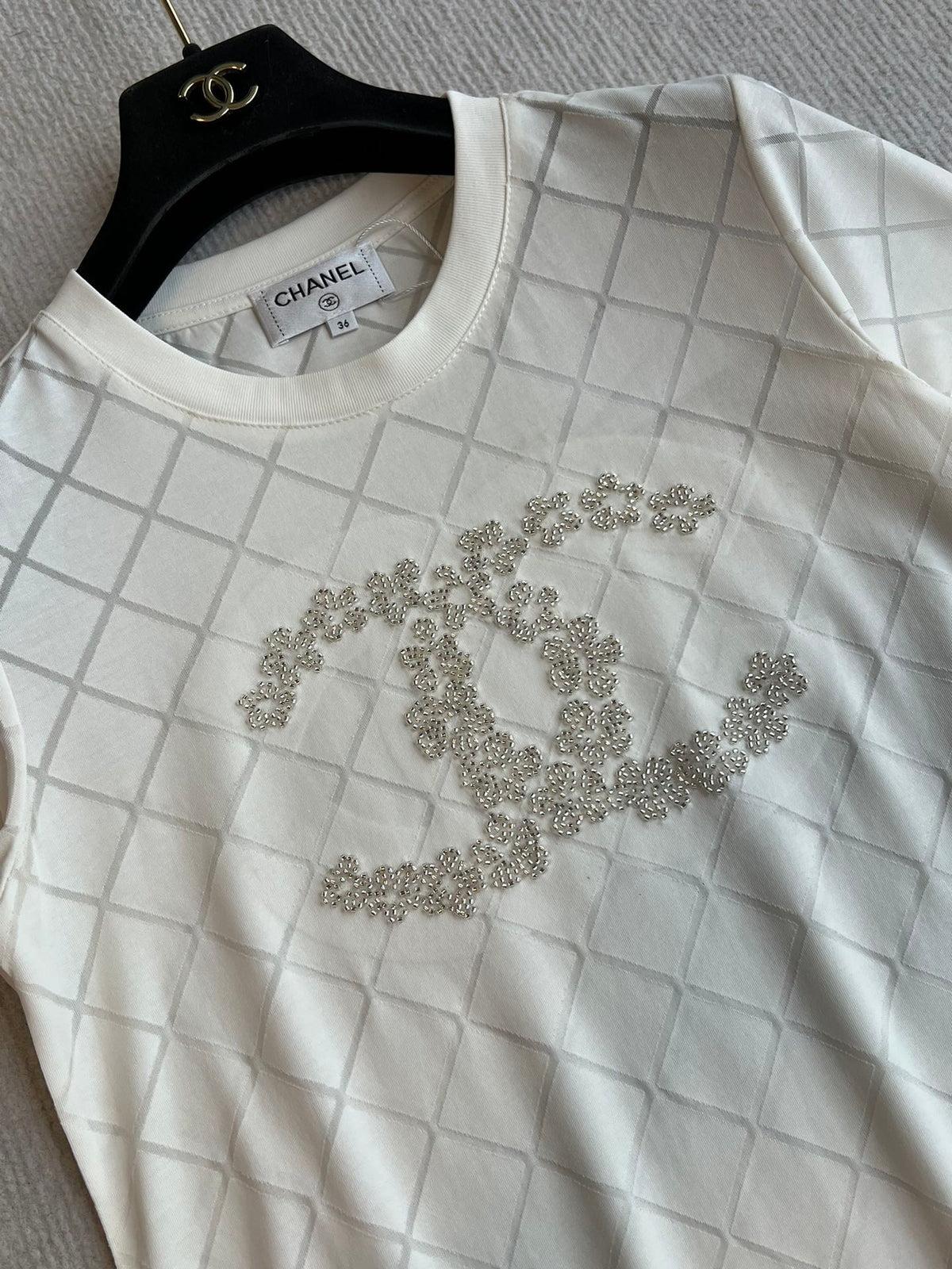 CHANEL WHITE SHORT-SLEEVE EMBELLISHED T-SHIRT